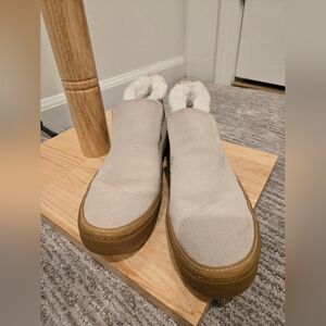 Toms paxton Women's Cream Slip-On Shoes